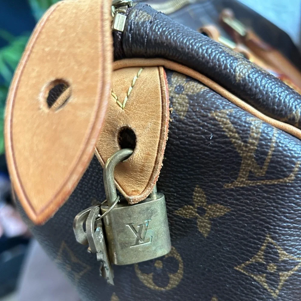 Authentic LV Speedy 30 Boston in good condition!